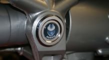  BMW R850C, R1200C Cubierta para pivote del basculante