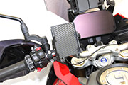 Soporte para smartphone con puerto de carga inalambrica para motocicletas BMW